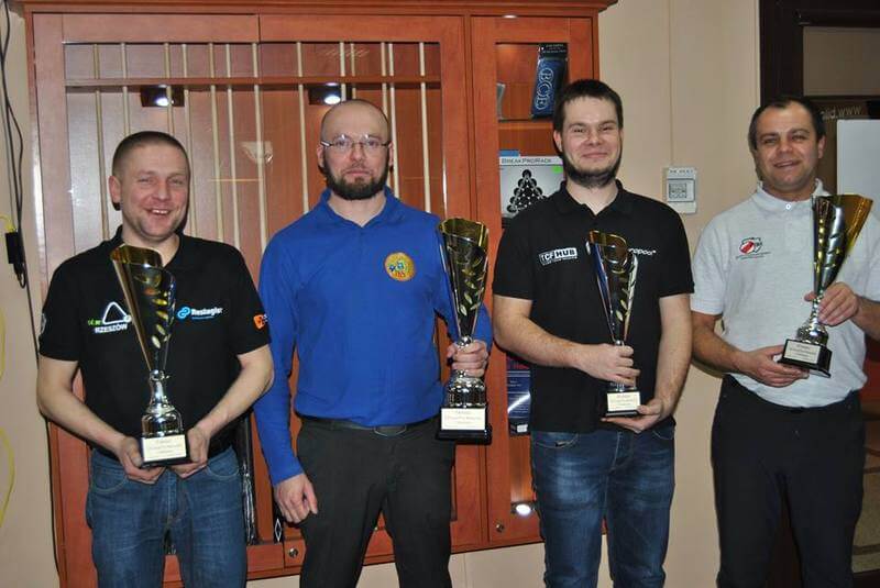 Na zdjęciu finaliści pierwszej eliminacji Grand Prix (fot. fanpage klubu bilardowego Bila w Tarnowie) Na zdjęciu finaliści pierwszej eliminacji Grand Prix (fot. fanpage klubu bilardowego Bila w Tarnowie)
